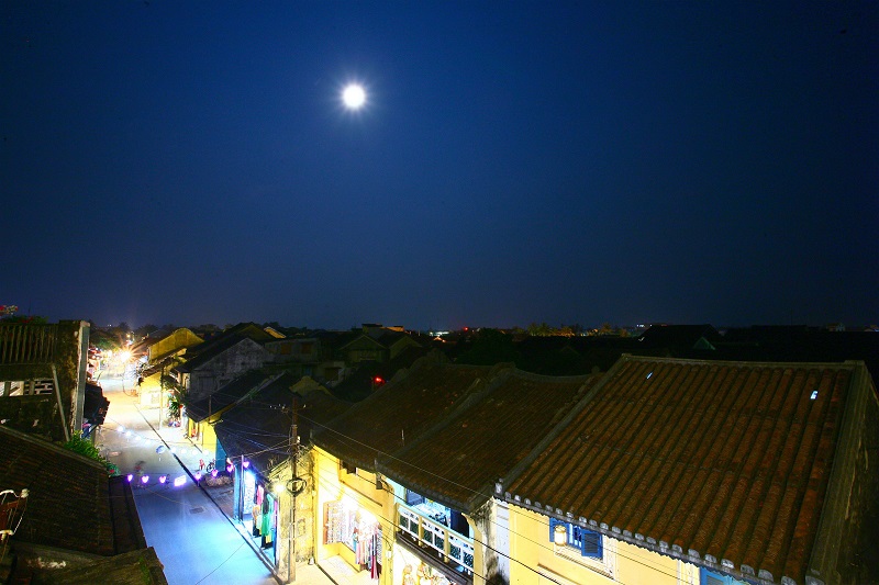 ĐÊM TRĂNG PHỐ HỘI